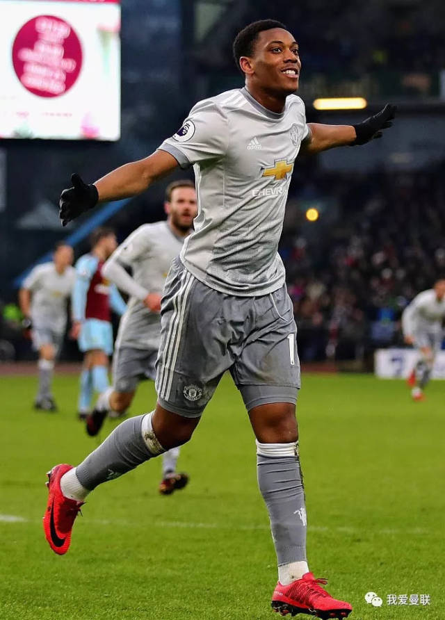 包含从曼联今晨门线救险到华盛顿奇才今夜调整名单，今晚底特律活塞调整名单以备德国杯的词条